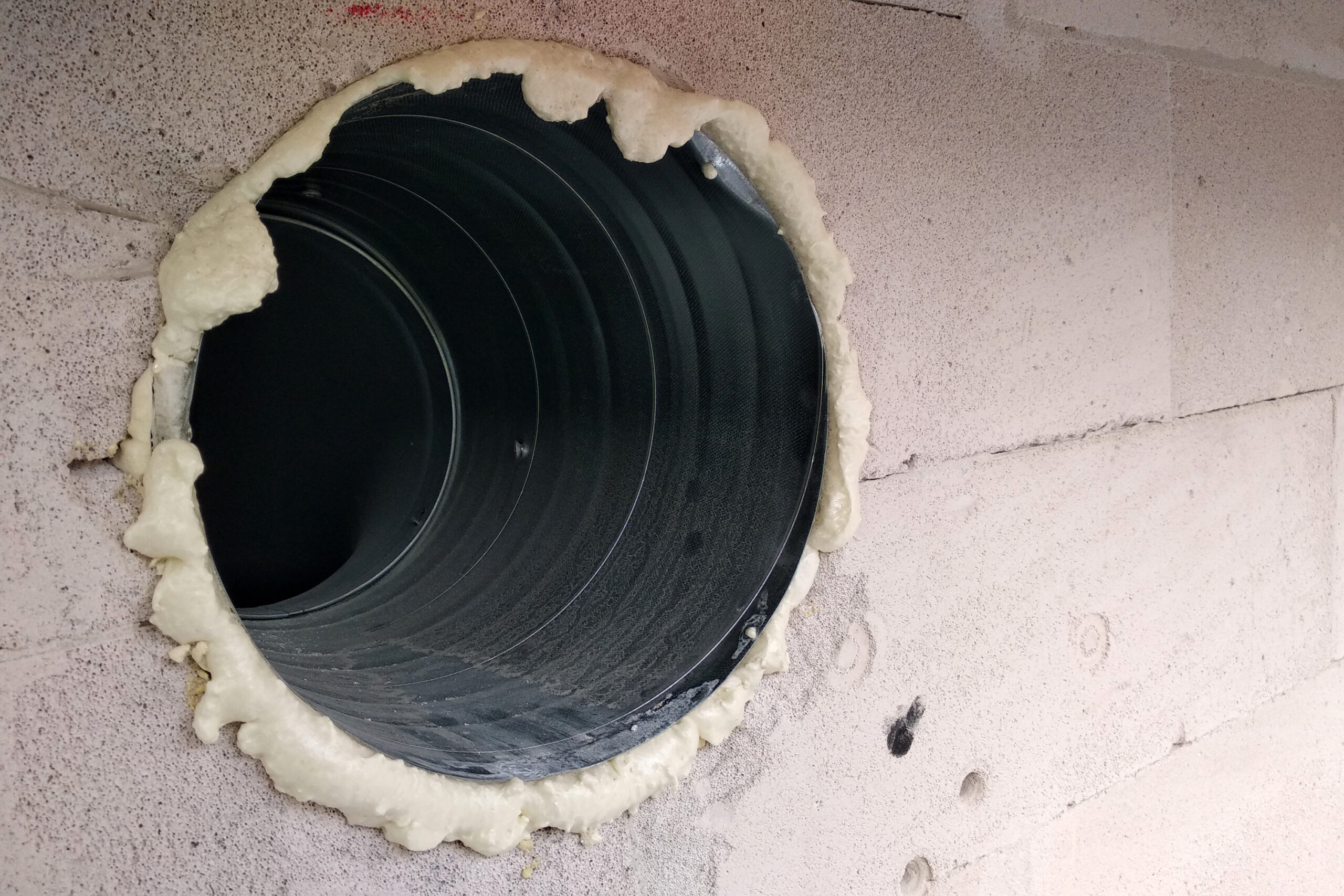Metal ventilation pipe integrated in whine block wall under cons