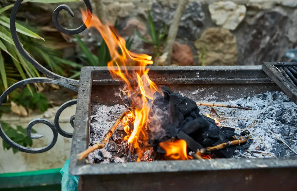 How To Make An Outdoor Fireplace Brookhurst NH jpg